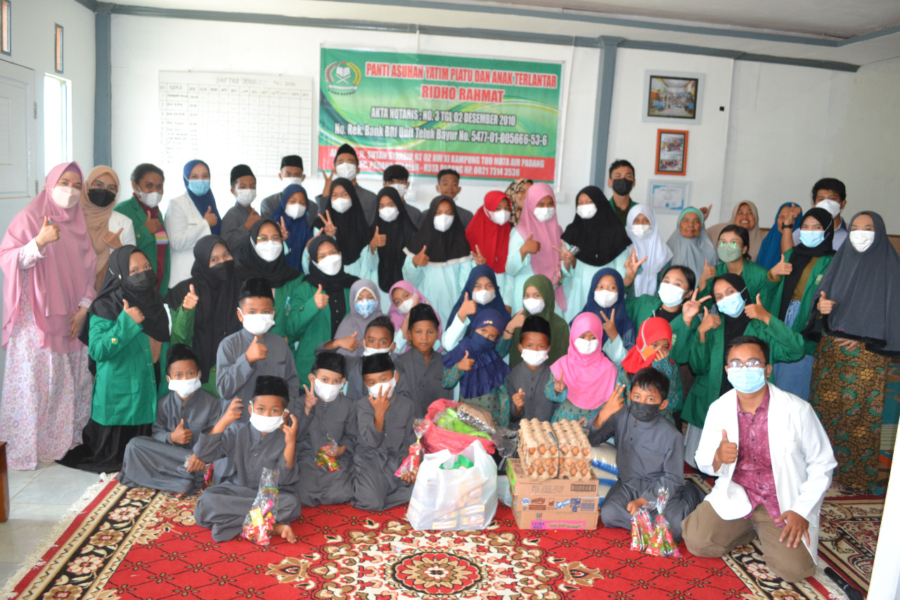 Foto bersama tim Pengabdian Masyarakat Fakultas Farmasi Universitas Andalas (Unand), khususnya bagian Farmakologi dan Farmasi Klinik 